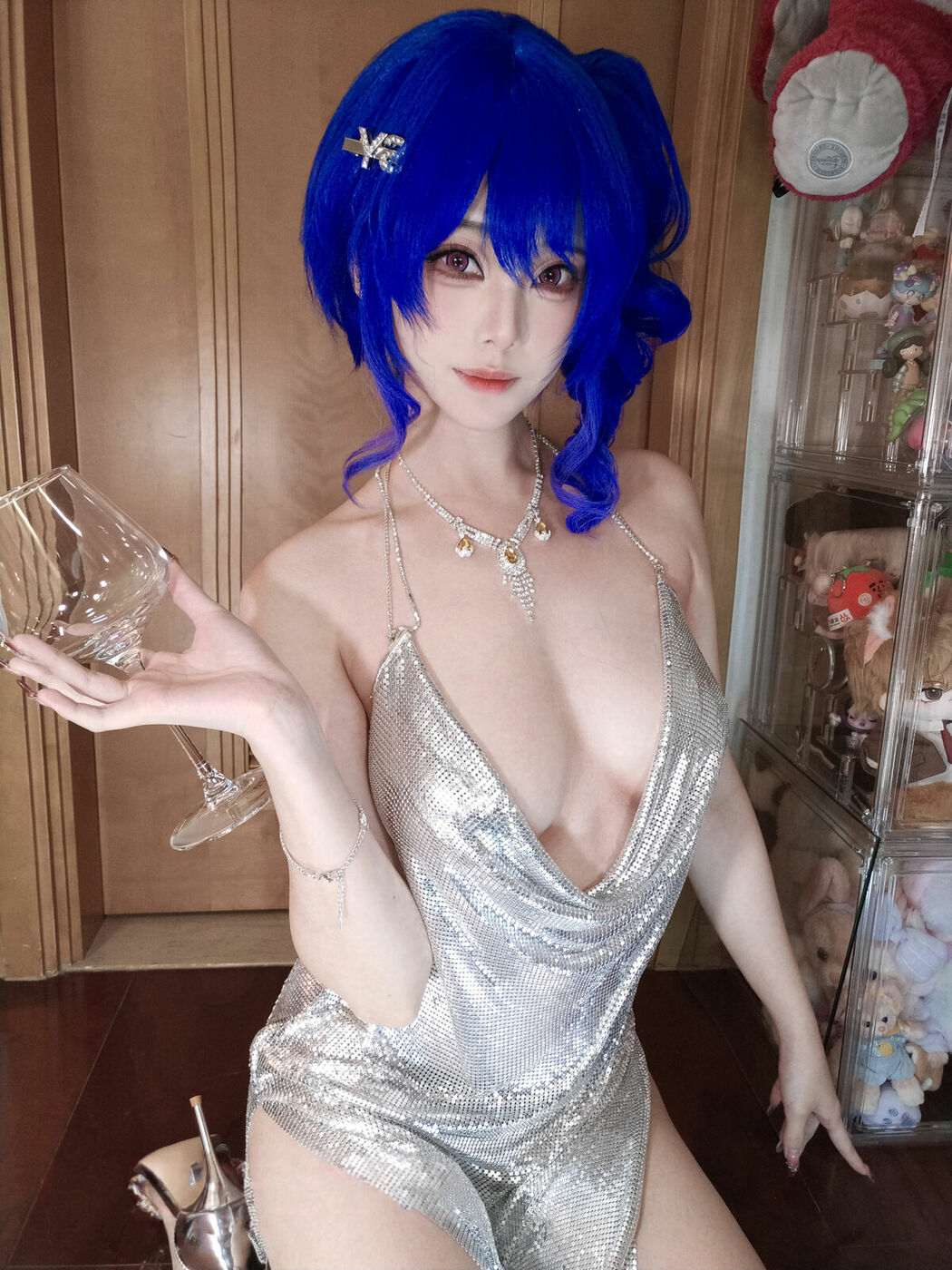 Coser@蜜汁猫裘 – 碧蓝航线 圣路易斯礼服自拍 (17P – 1V)