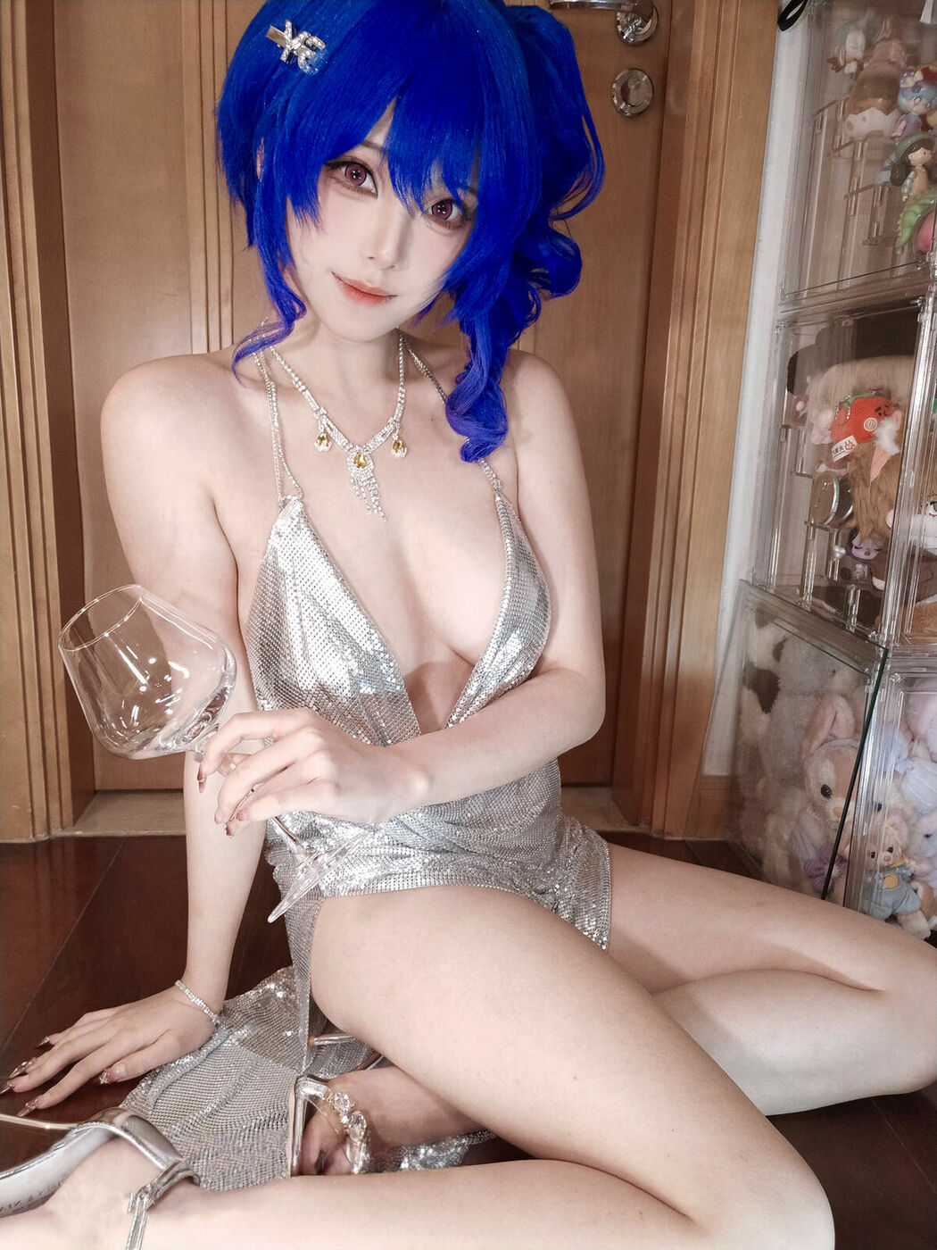 Coser@蜜汁猫裘 – 碧蓝航线 圣路易斯礼服自拍 (17P – 1V)