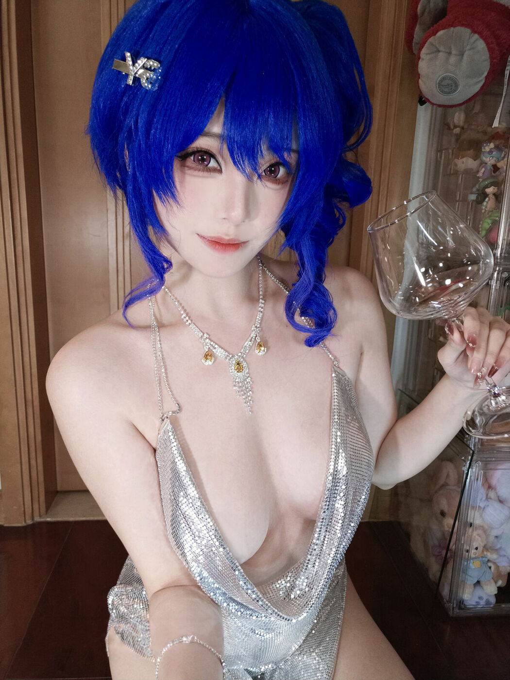 Coser@蜜汁猫裘 – 碧蓝航线 圣路易斯礼服自拍 (17P – 1V)