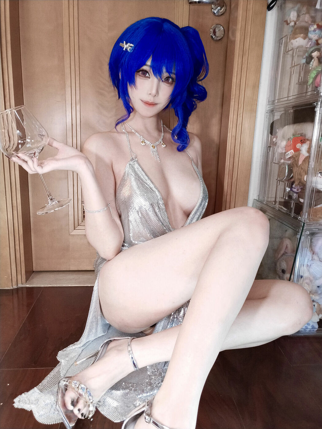 Coser@蜜汁猫裘 – 碧蓝航线 圣路易斯礼服自拍 (17P – 1V)