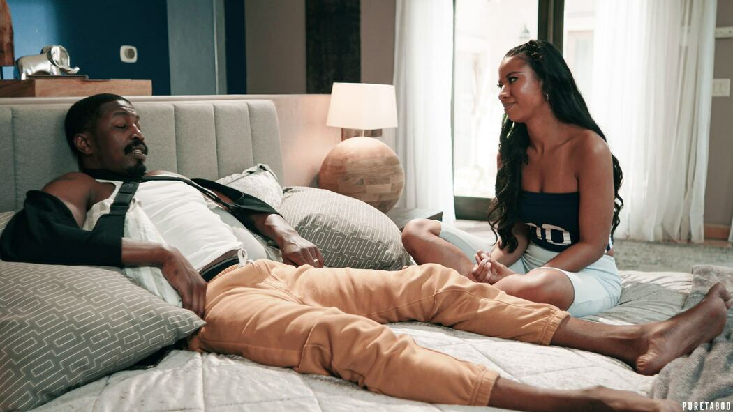 Ameena Green Captivates In A Late-night Family Roleplay With Passionate Blowjobs And Steamy Cumshots