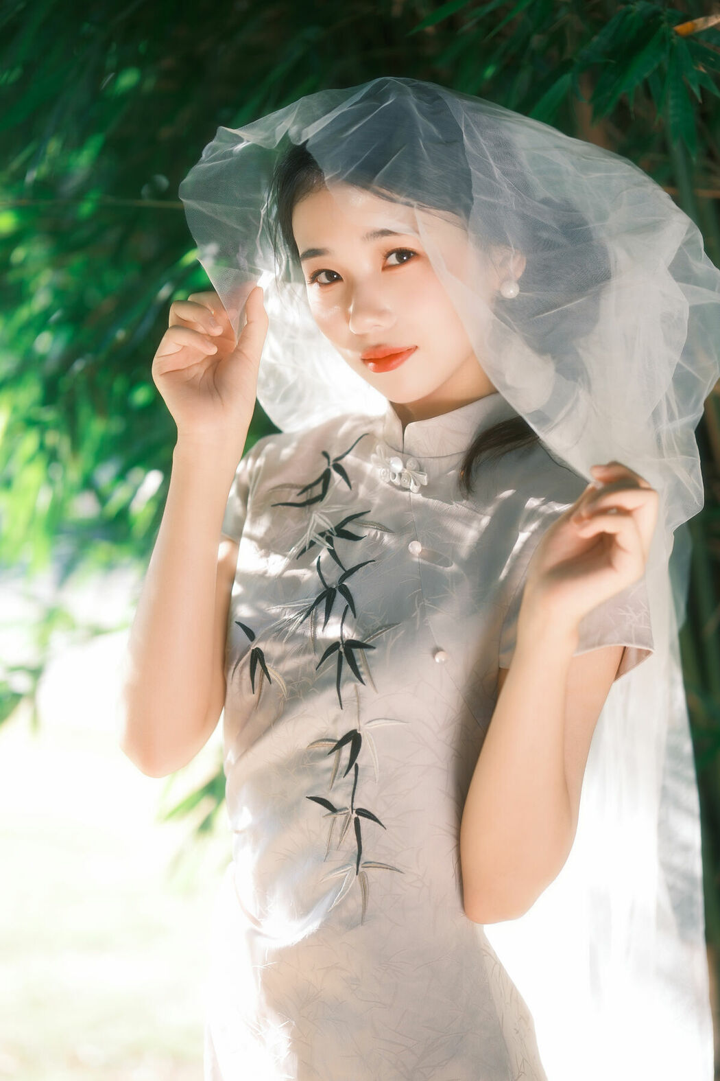 YiTuYu艺图语 Vol.10336 Fei Teng De Mi Zhou (12P)