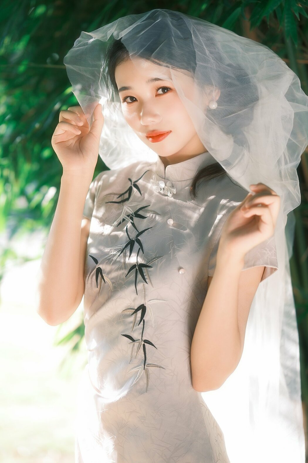 YiTuYu艺图语 Vol.10336 Fei Teng De Mi Zhou (12P) Cover Photo