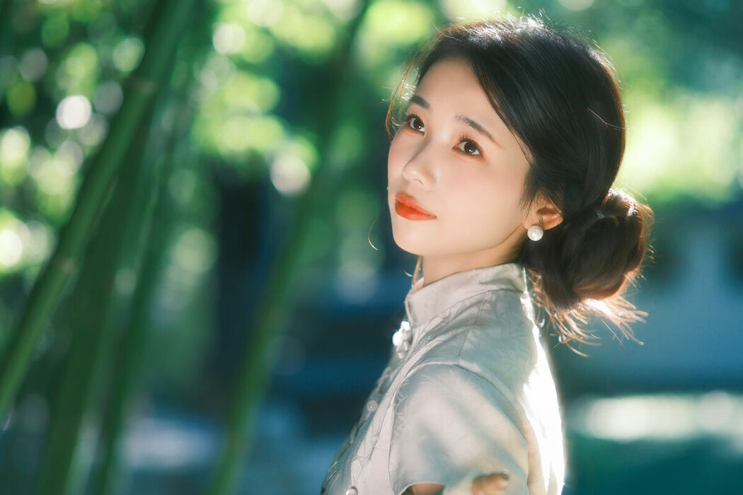YiTuYu艺图语 Vol.10336 Fei Teng De Mi Zhou (12P)