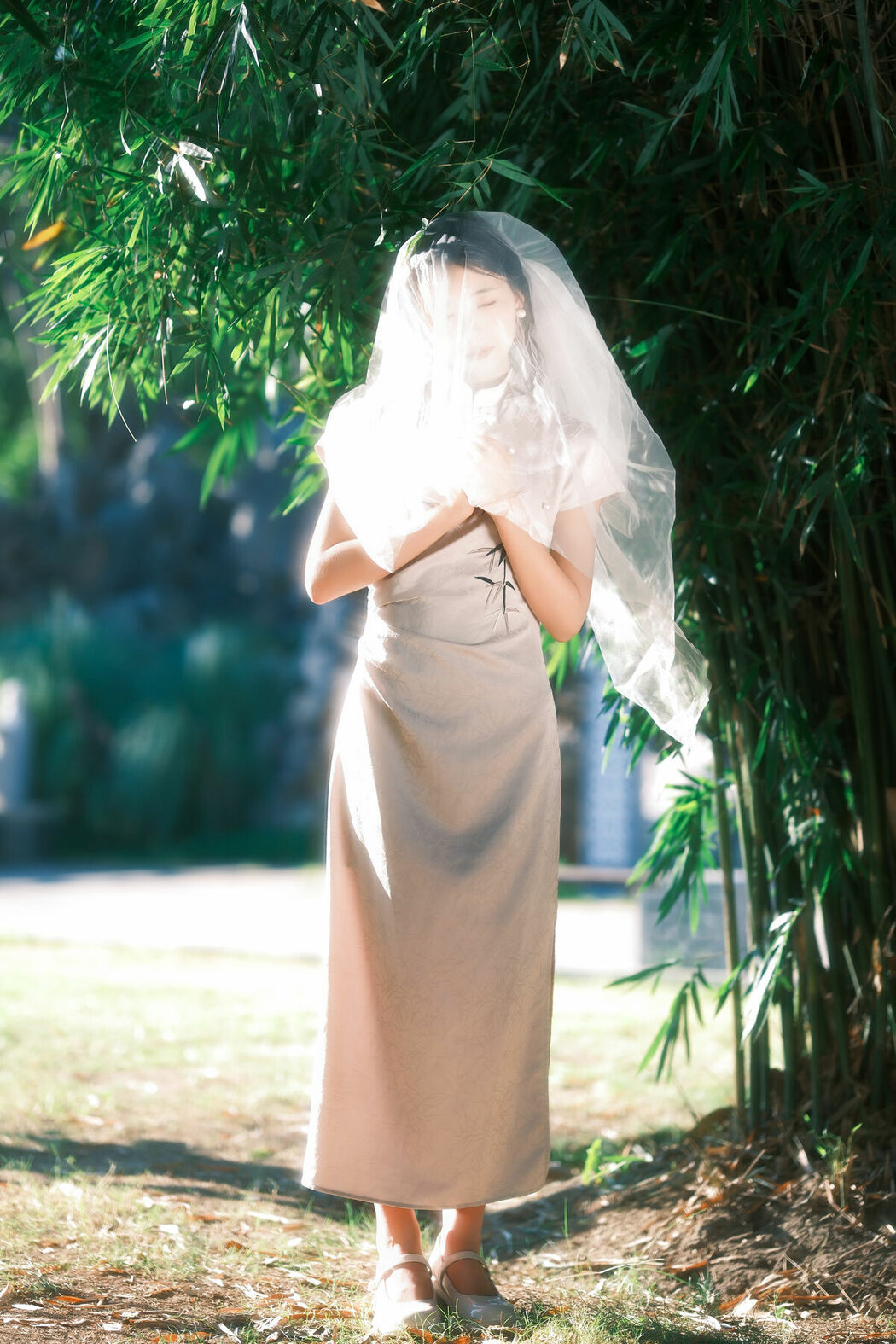 YiTuYu艺图语 Vol.10336 Fei Teng De Mi Zhou (12P)