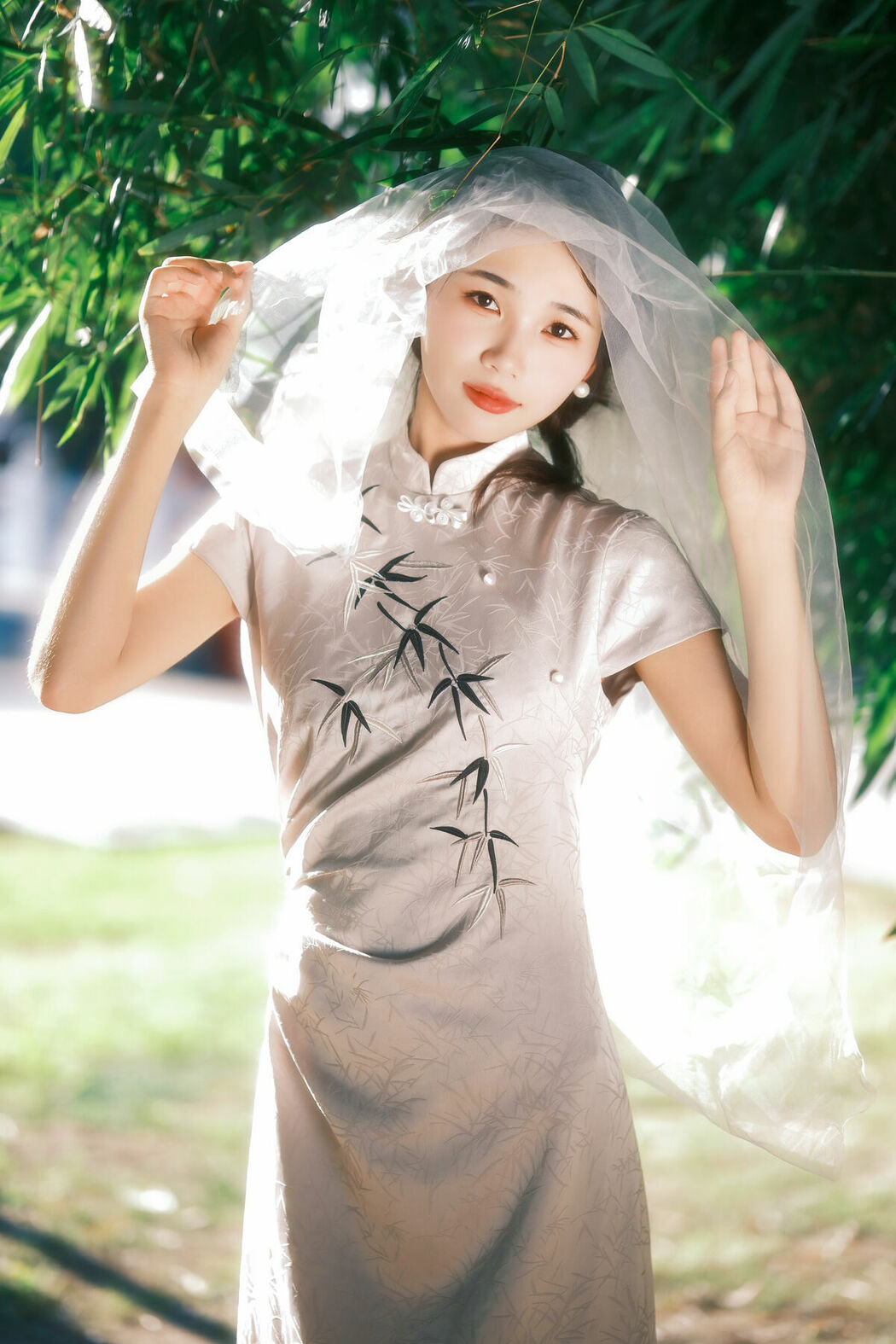 YiTuYu艺图语 Vol.10336 Fei Teng De Mi Zhou (12P)