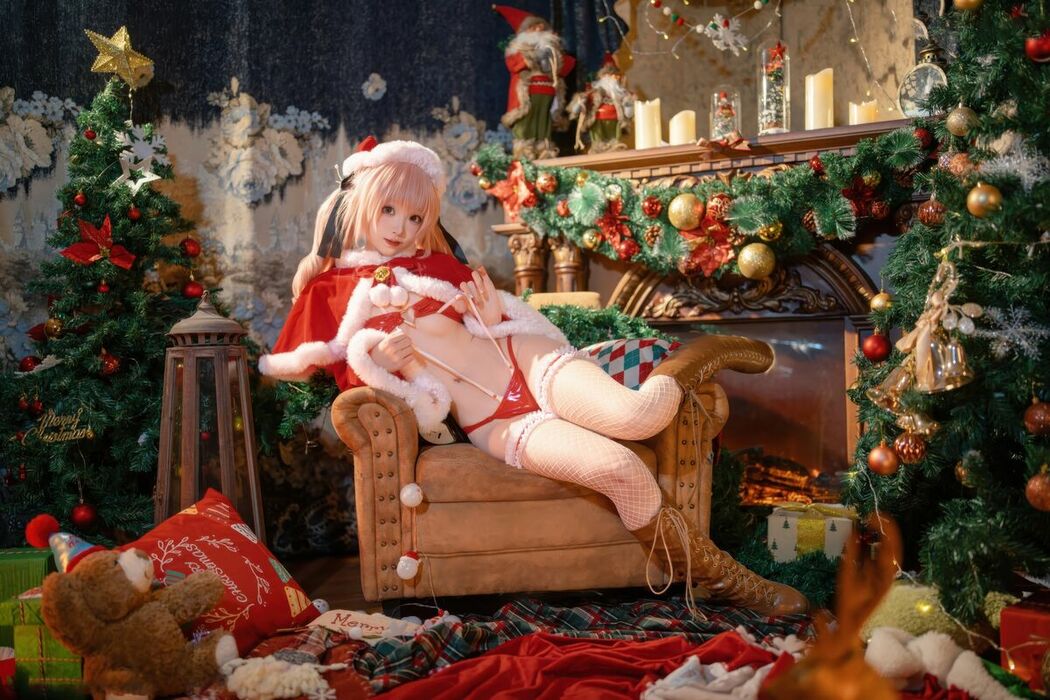 Coser@Bangni邦尼 – 圣诞甜心 (81P – 3V)