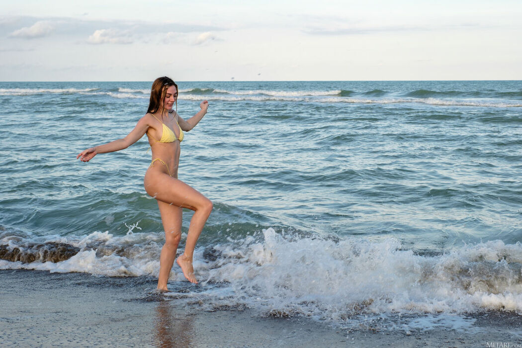 MetArt Charli – Sand and Sun Part01 (61P)