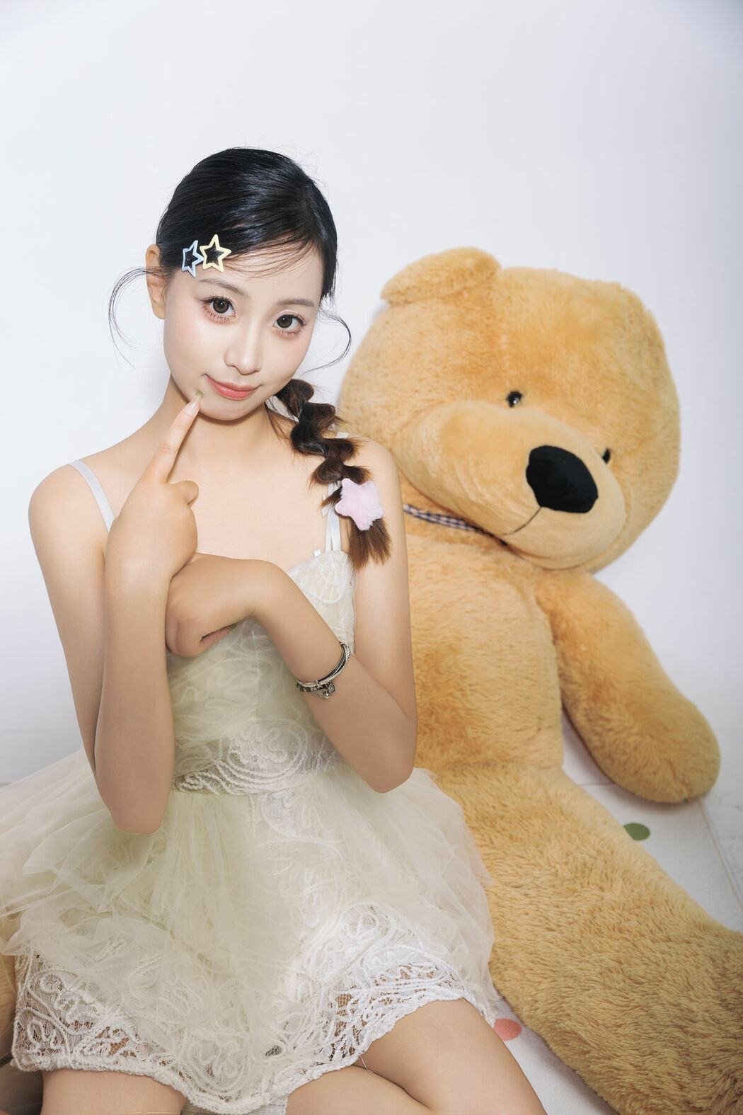 YiTuYu艺图语 Vol.10349 Xiao U (33P)