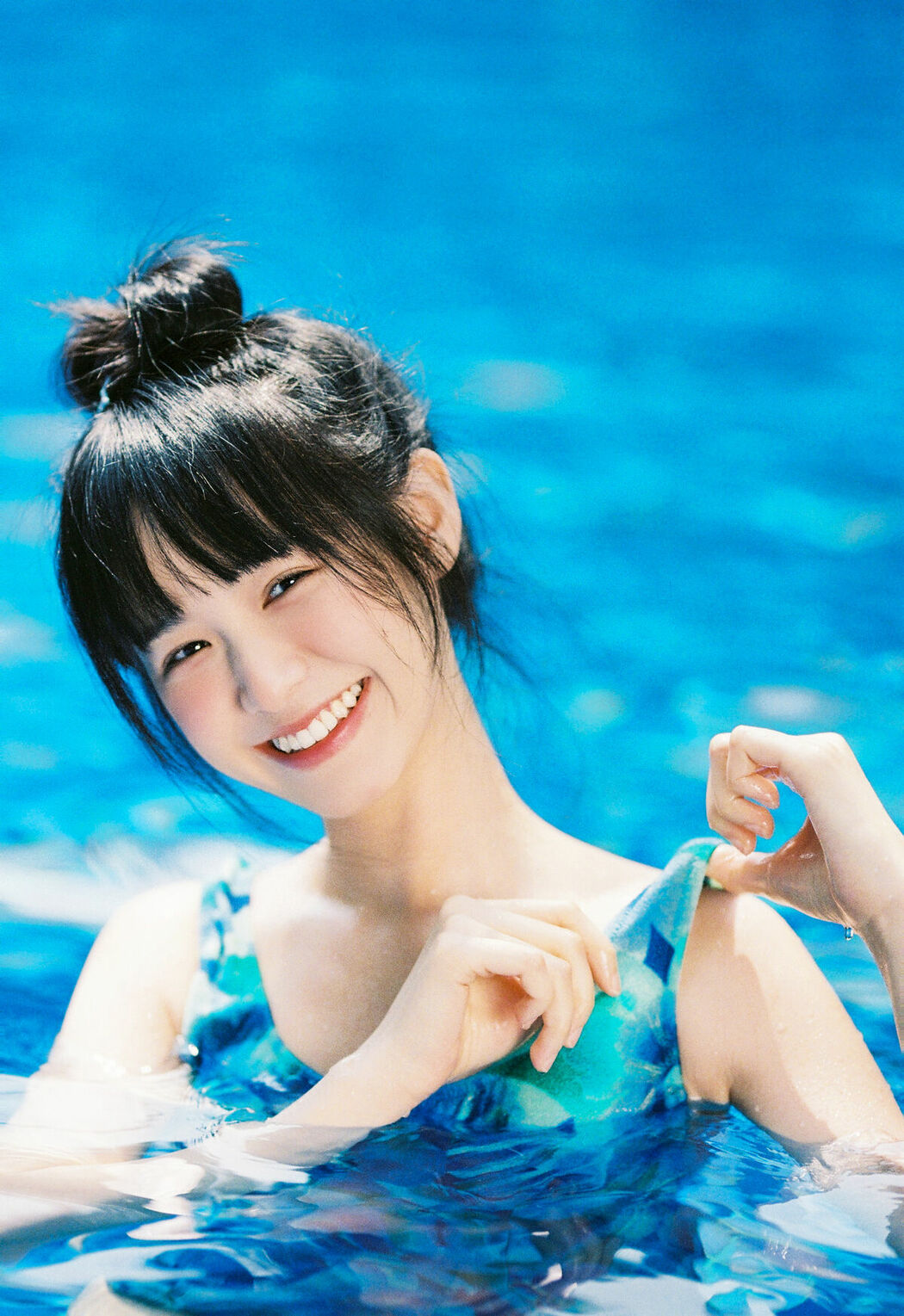 YiTuYu艺图语 Vol.10351 Kua Lie Su Su (16P)