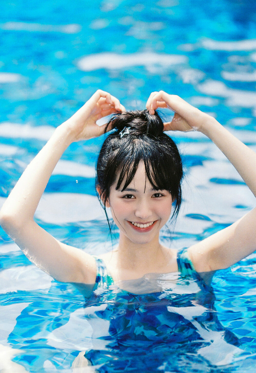 YiTuYu艺图语 Vol.10351 Kua Lie Su Su (16P)