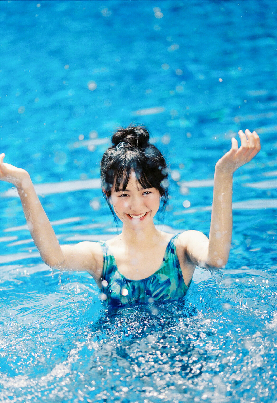 YiTuYu艺图语 Vol.10351 Kua Lie Su Su (16P)