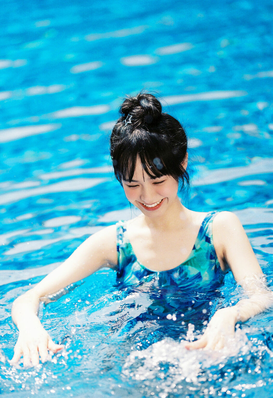 YiTuYu艺图语 Vol.10351 Kua Lie Su Su (16P)