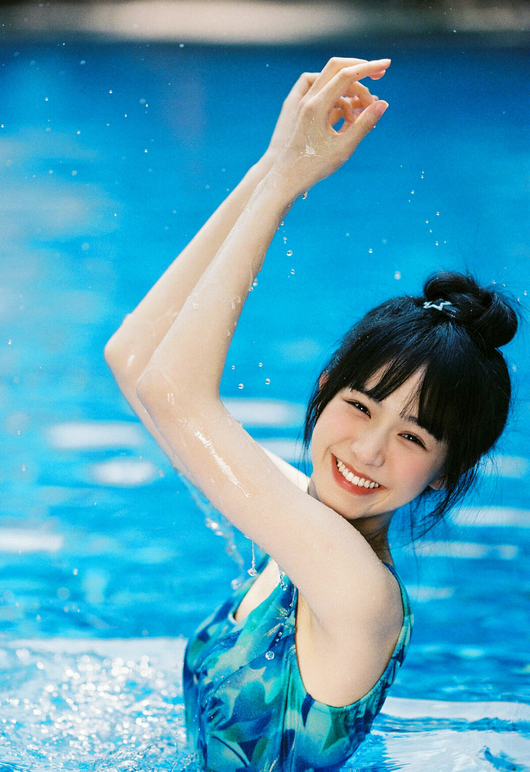 YiTuYu艺图语 Vol.10351 Kua Lie Su Su (16P)
