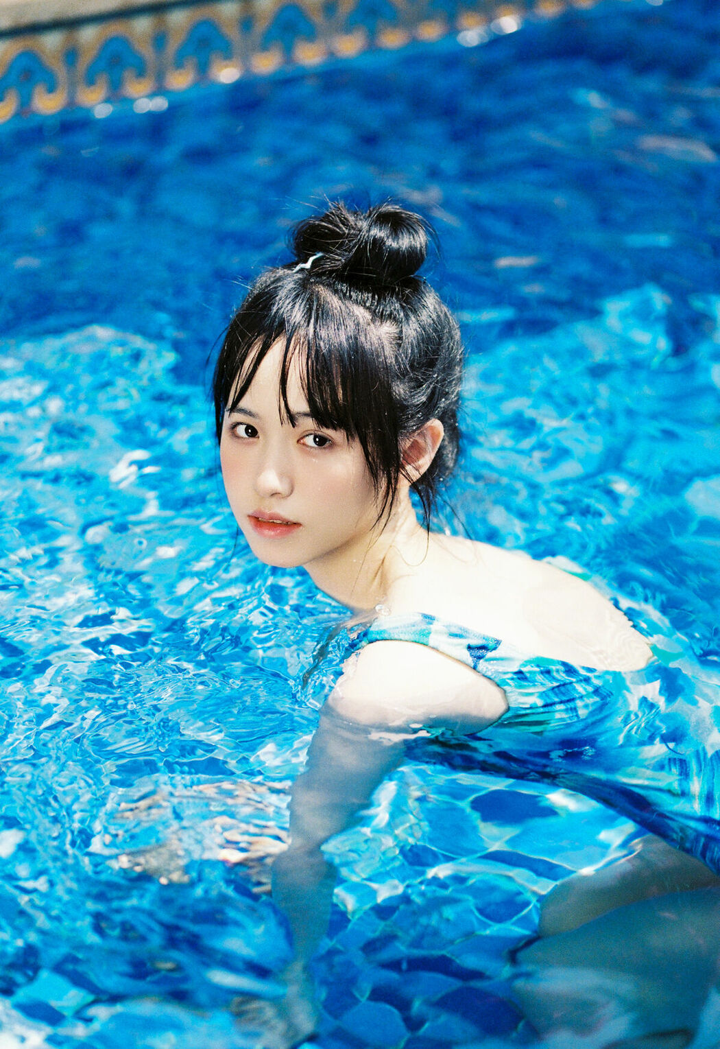 YiTuYu艺图语 Vol.10351 Kua Lie Su Su (16P)