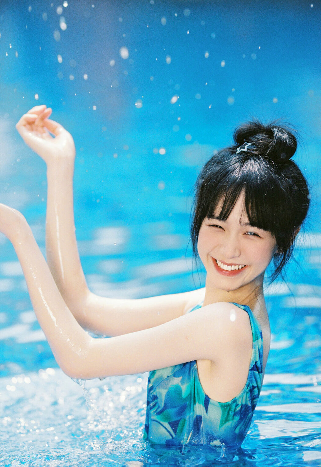 YiTuYu艺图语 Vol.10351 Kua Lie Su Su (16P)