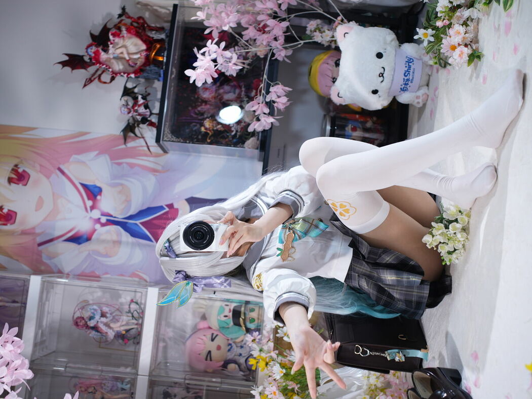 Coser@白栎Shirly – 春日流萤 Part01 (66P – 25V)