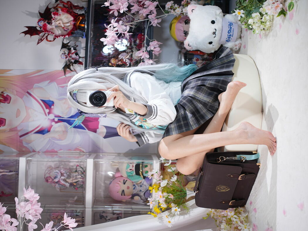 Coser@白栎Shirly – 春日流萤 Part01 (66P – 25V)