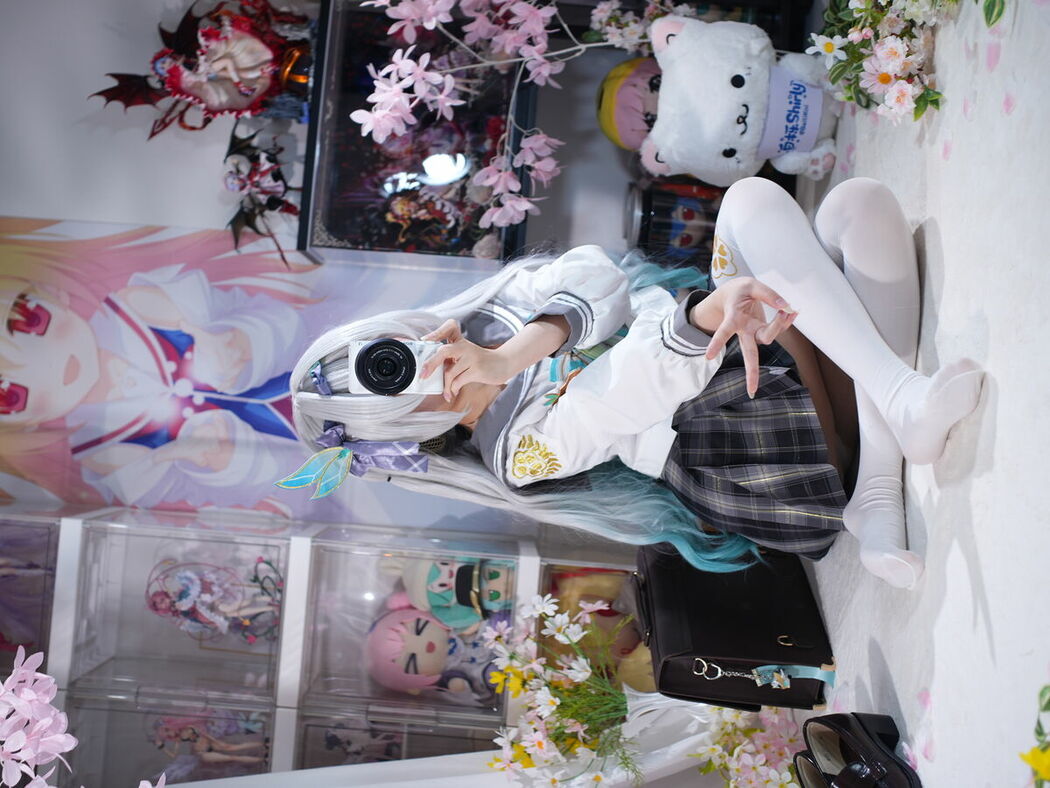 Coser@白栎Shirly – 春日流萤 Part01 (66P – 25V)