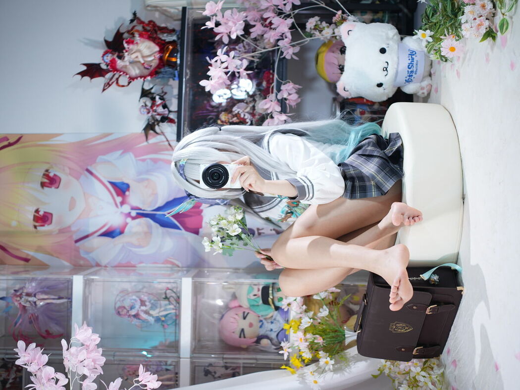 Coser@白栎Shirly – 春日流萤 Part01 (66P – 25V)