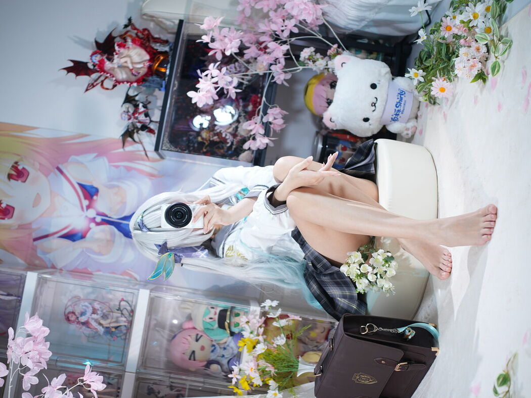Coser@白栎Shirly – 春日流萤 Part01 (66P – 25V)