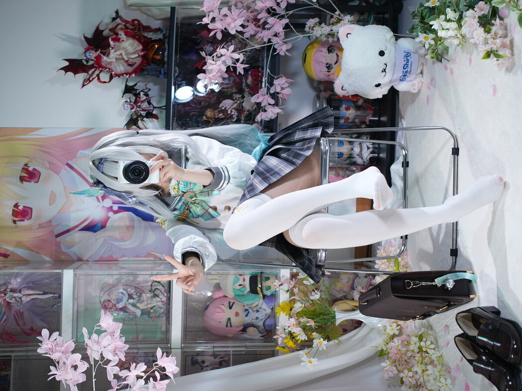 Coser@白栎Shirly – 春日流萤 Part01 (66P – 25V)