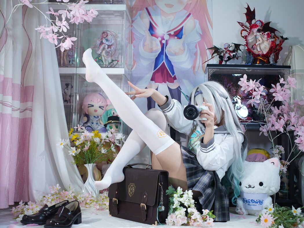 Coser@白栎Shirly – 春日流萤 Part01 (66P – 25V)
