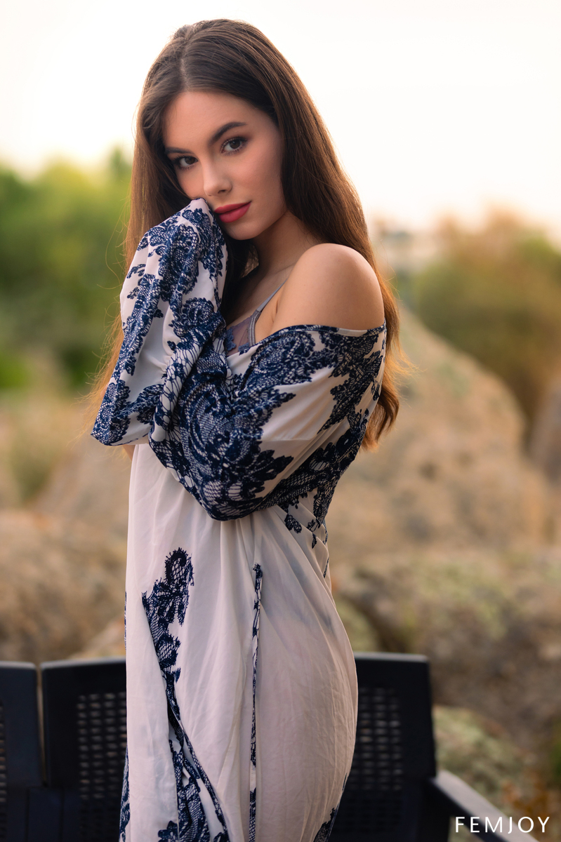 Liz Ocean Bares It All On A Sunlit Balcony With Bold Poses And Seductive Glances For Your Pleasure Cover Photo