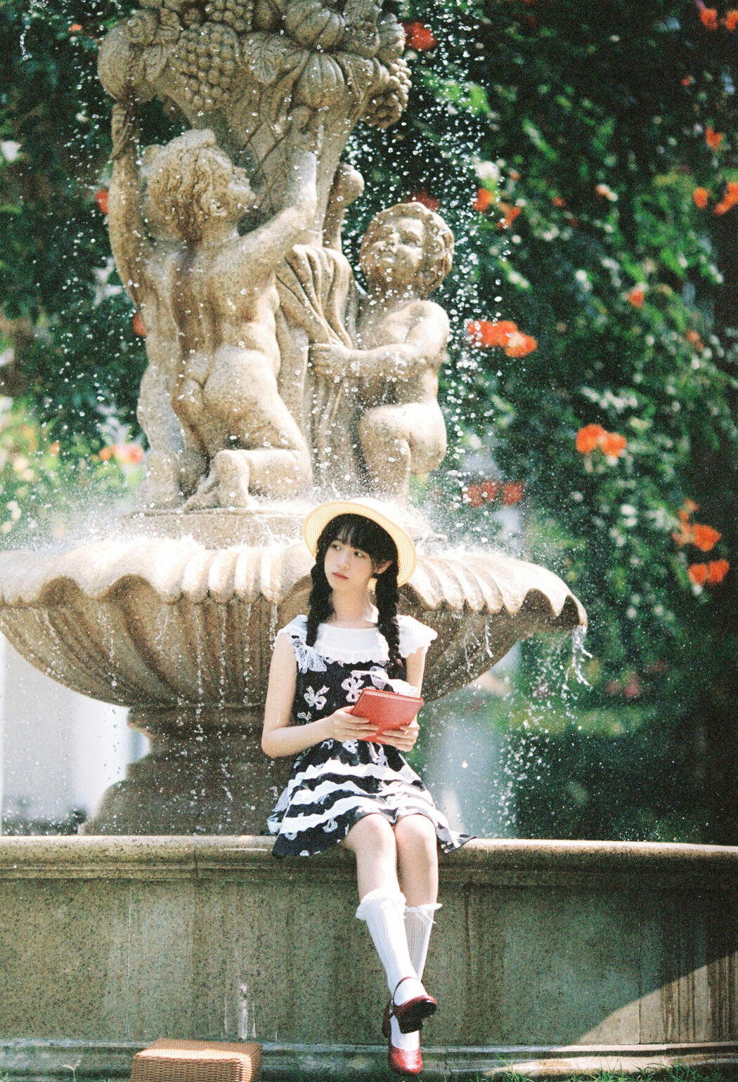 YiTuYu艺图语 Vol.10363 Kua Lie Su Su (26P)