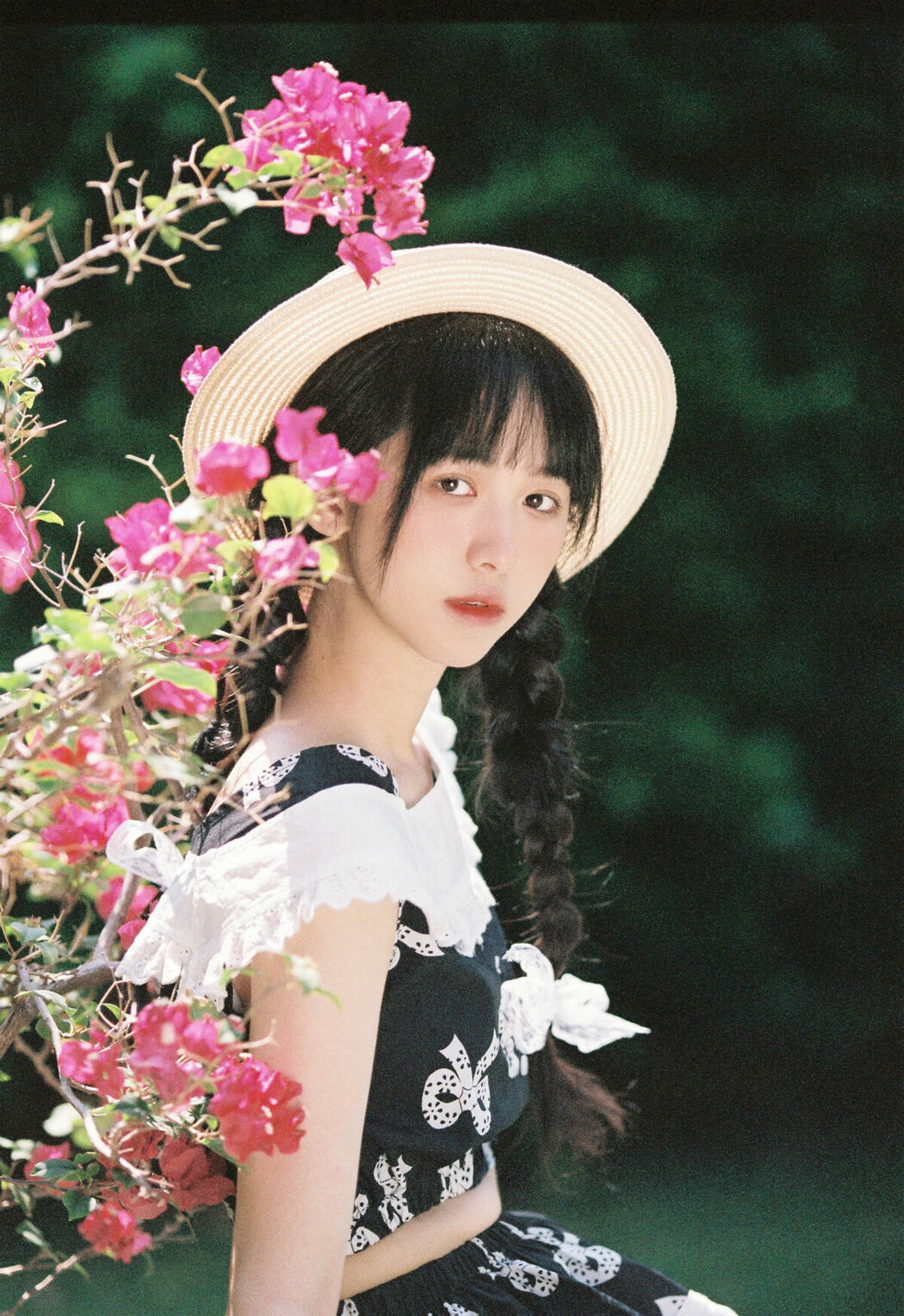 YiTuYu艺图语 Vol.10363 Kua Lie Su Su (26P)