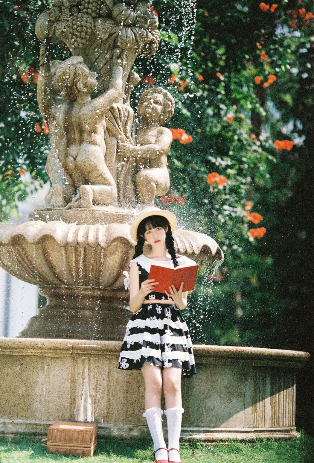 YiTuYu艺图语 Vol.10363 Kua Lie Su Su (26P)