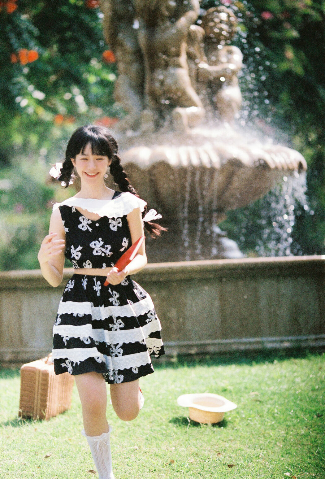 YiTuYu艺图语 Vol.10363 Kua Lie Su Su (26P)