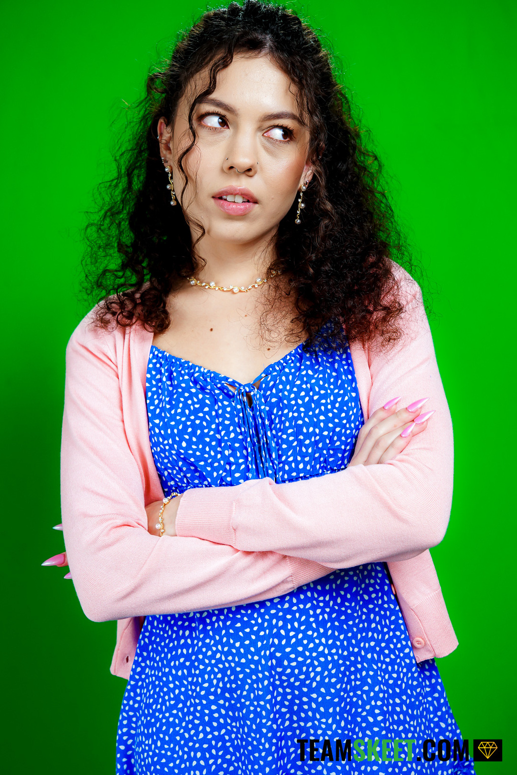 Satine Summers Helps Her Daughter-in-laws Desperate Quest For Pregnancy With Intimate Aid