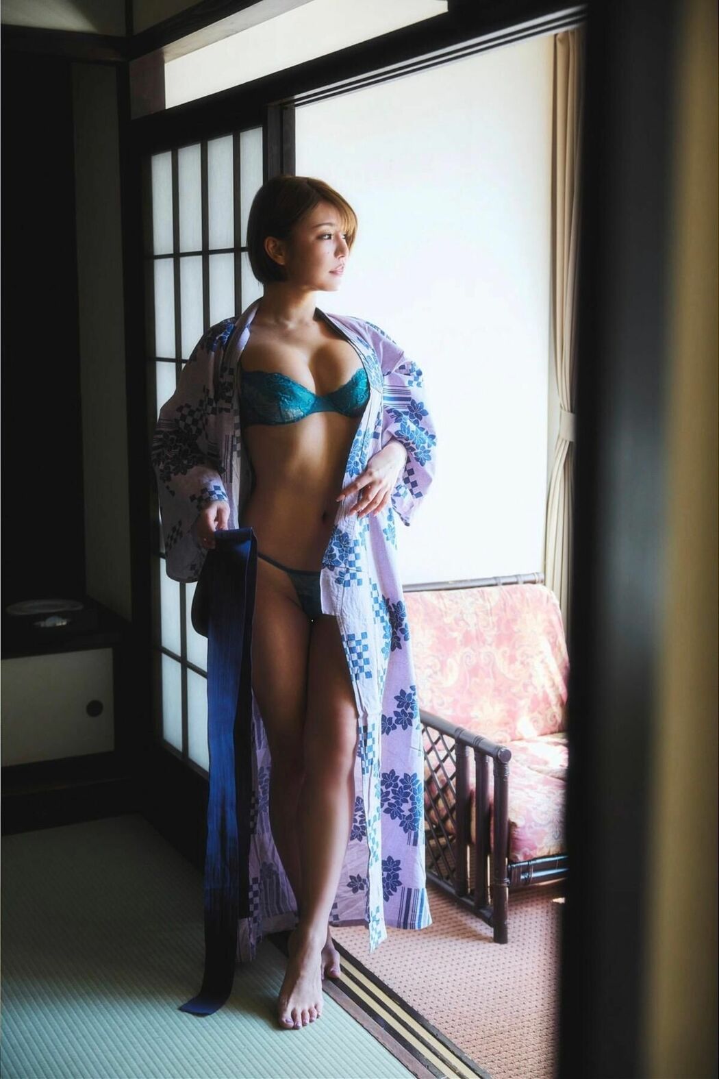 JP ENA – 元保健室の先生が放つ強烈な色気 SPA デジタル写真集 (45P)