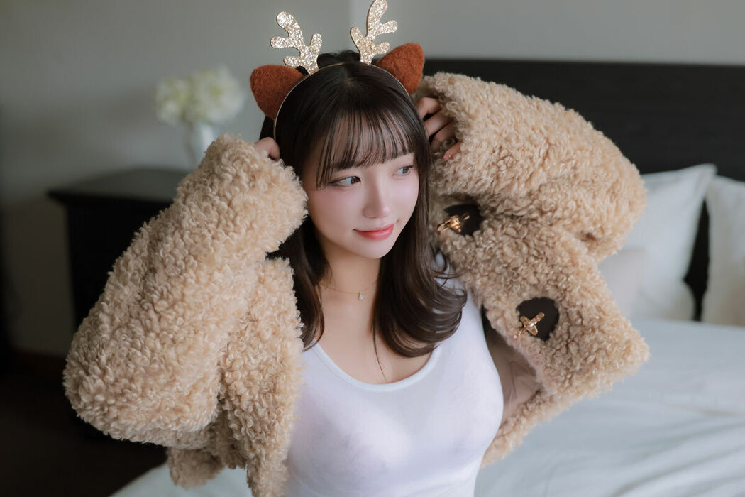 Son Ye-Eun 손예은 – 2025 X-Mas Offline Part01 (63P)