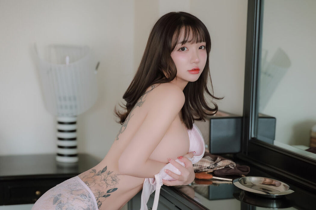 Son Ye-Eun 손예은 – 2025 X-Mas Offline Part01 (63P)