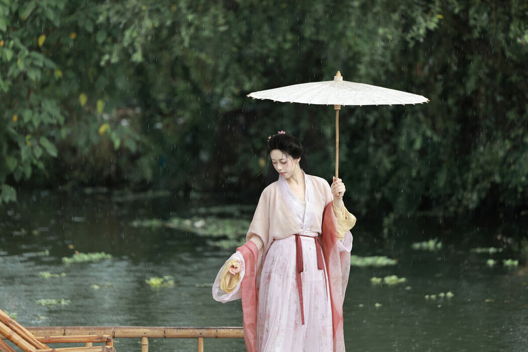 YiTuYu艺图语 Vol.10395 Li Li Bu Li (11P)