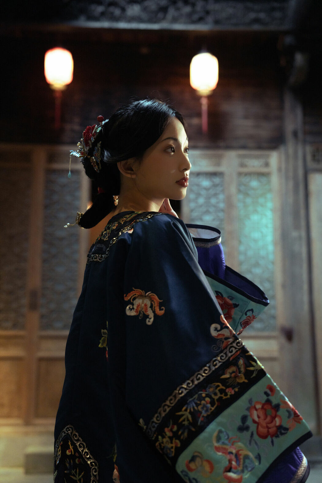 YiTuYu艺图语 Vol.10397 Er Yi Zhi (18P)