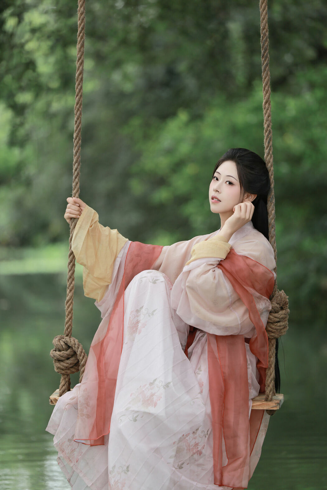 YiTuYu艺图语 Vol.10395 Li Li Bu Li (11P)