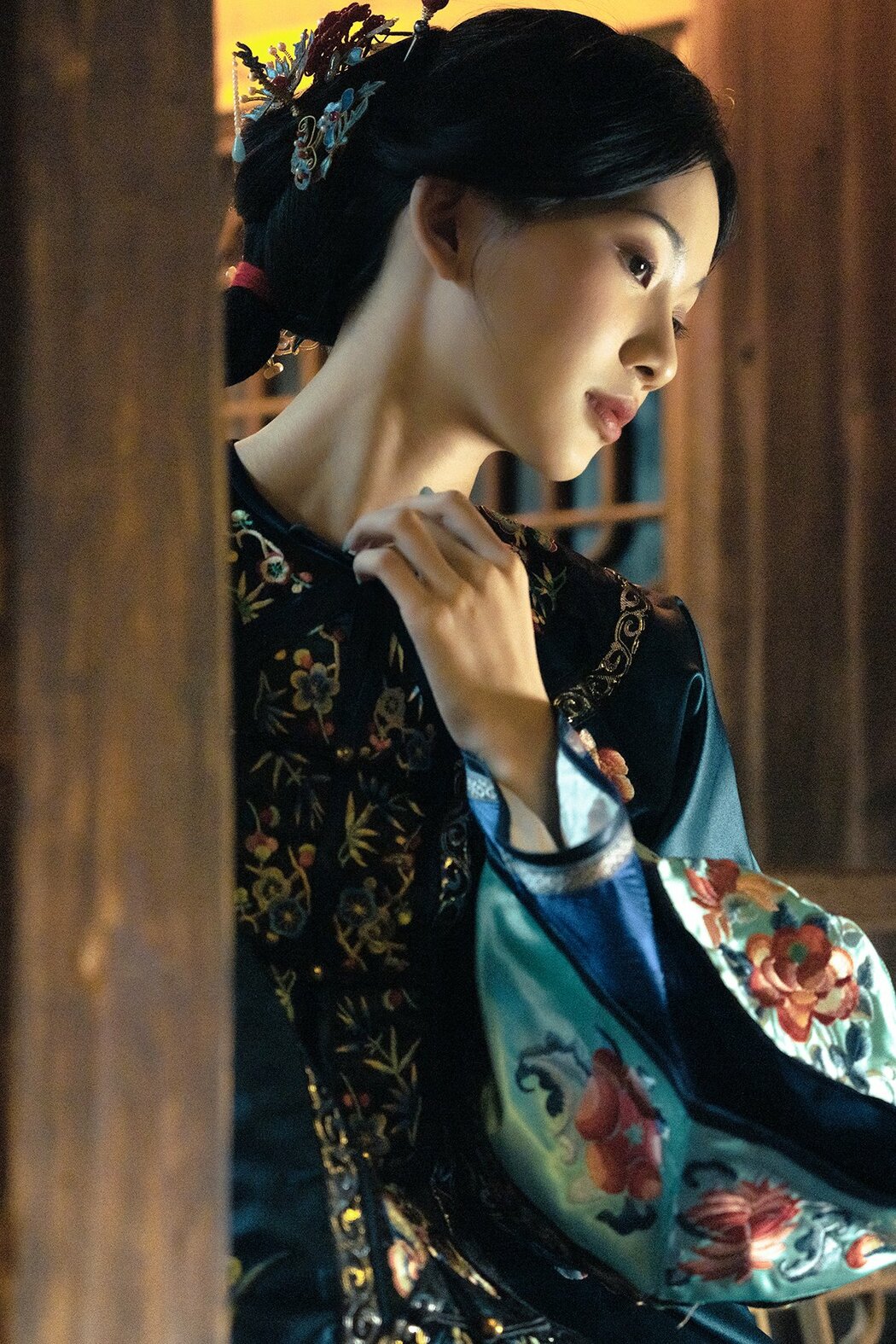 YiTuYu艺图语 Vol.10397 Er Yi Zhi (18P) Cover Photo