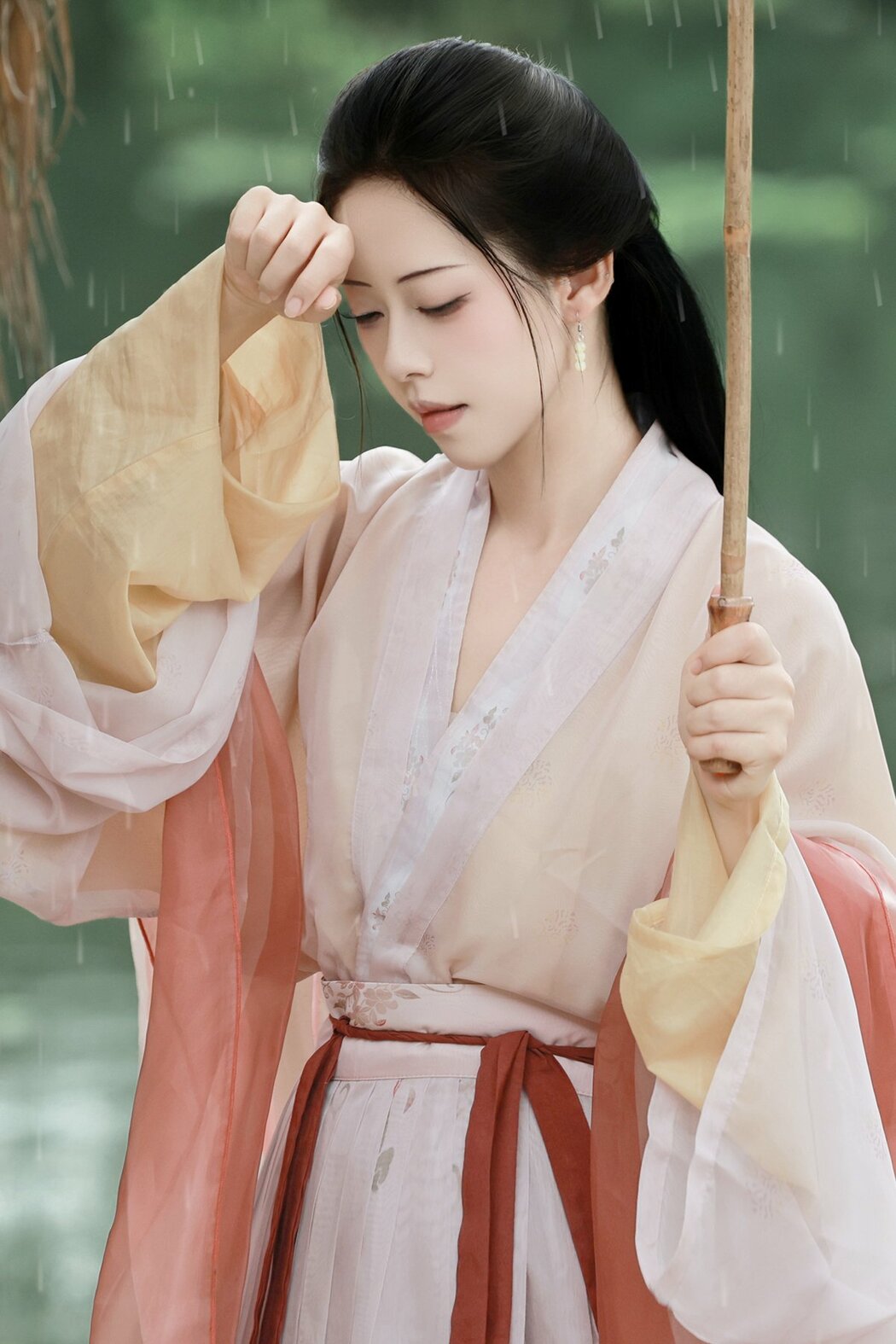 YiTuYu艺图语 Vol.10395 Li Li Bu Li (11P) Cover Photo