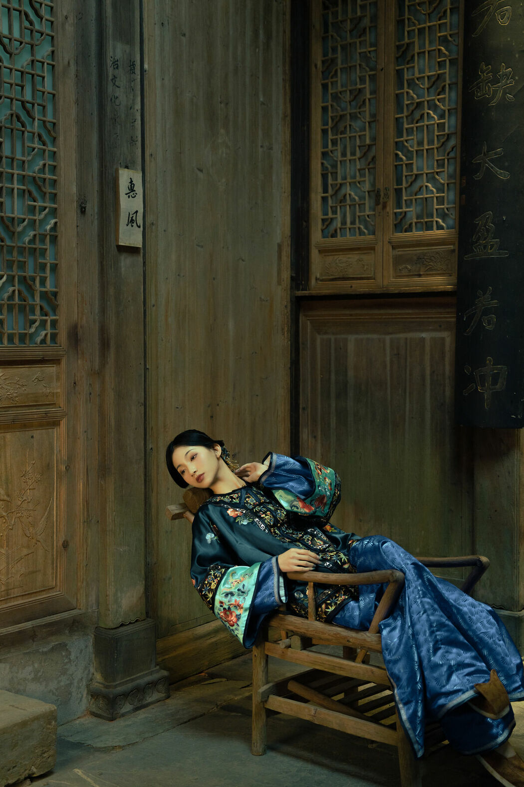 YiTuYu艺图语 Vol.10397 Er Yi Zhi (18P)