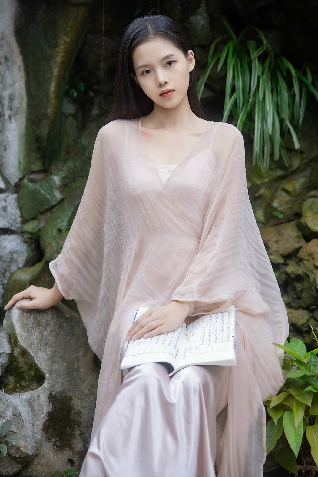 YiTuYu艺图语 Vol.10396 Chen Shi Er Ing (25P) Cover Photo