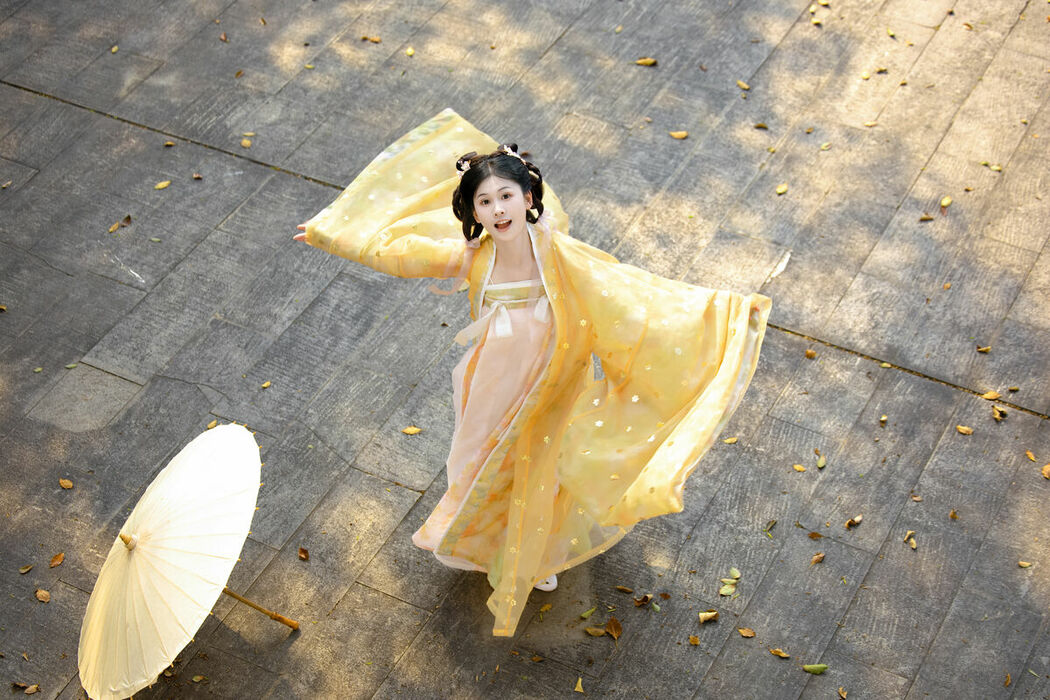 YiTuYu艺图语 Vol.10416 Xiao Y Jin Tian Ye Hen Kai Xin (18P)