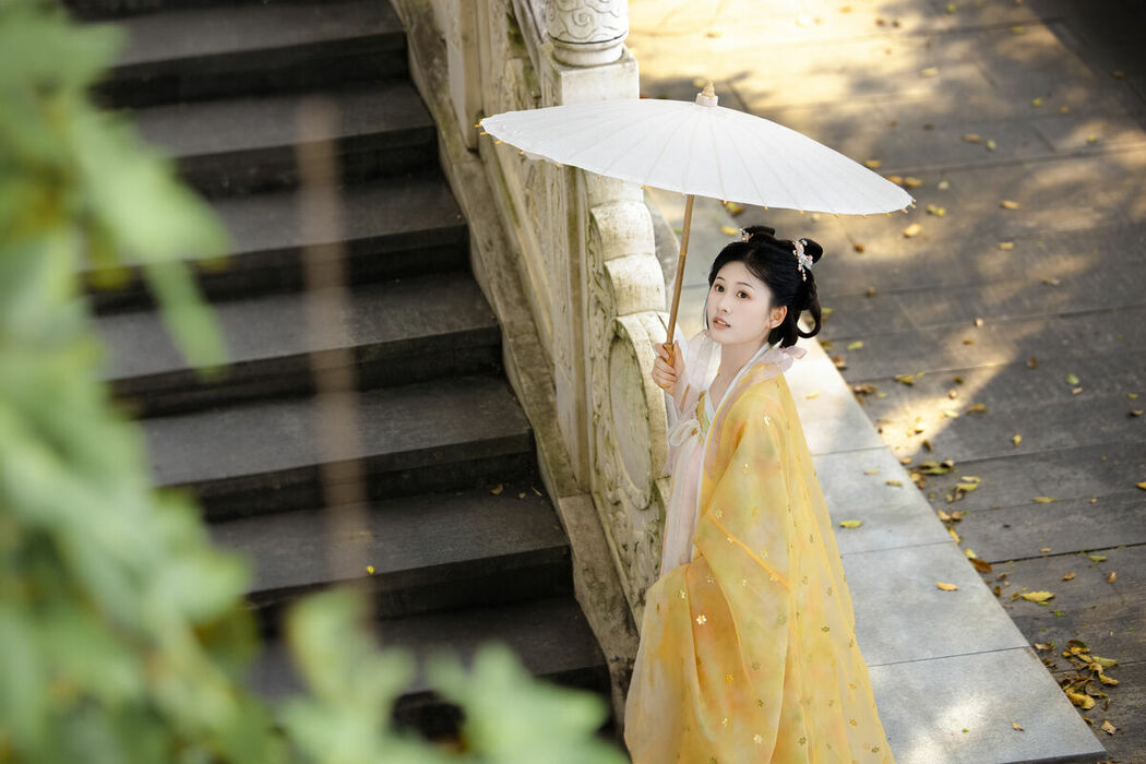 YiTuYu艺图语 Vol.10416 Xiao Y Jin Tian Ye Hen Kai Xin (18P)