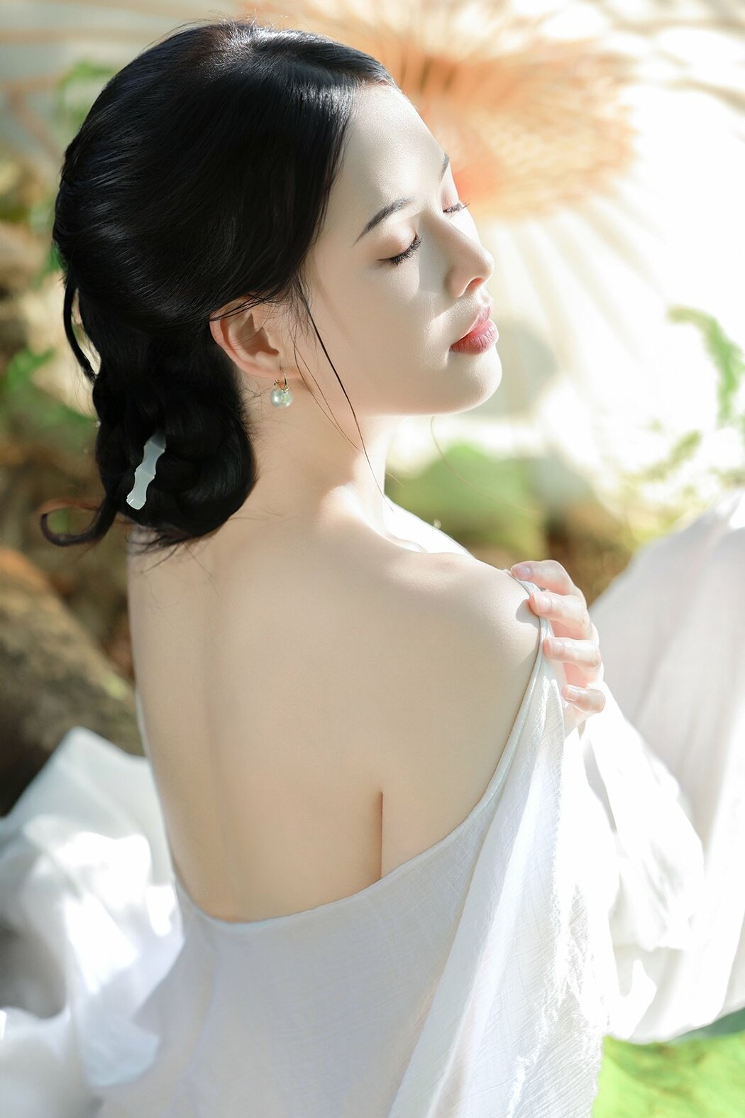 YiTuYu艺图语 Vol.10423 Yi Ming (18P) Cover Photo