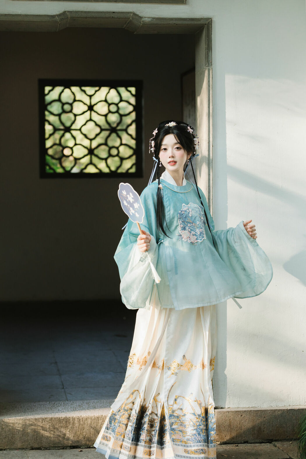 YiTuYu艺图语 Vol.10429 Ao Te You Dian Man (36P)