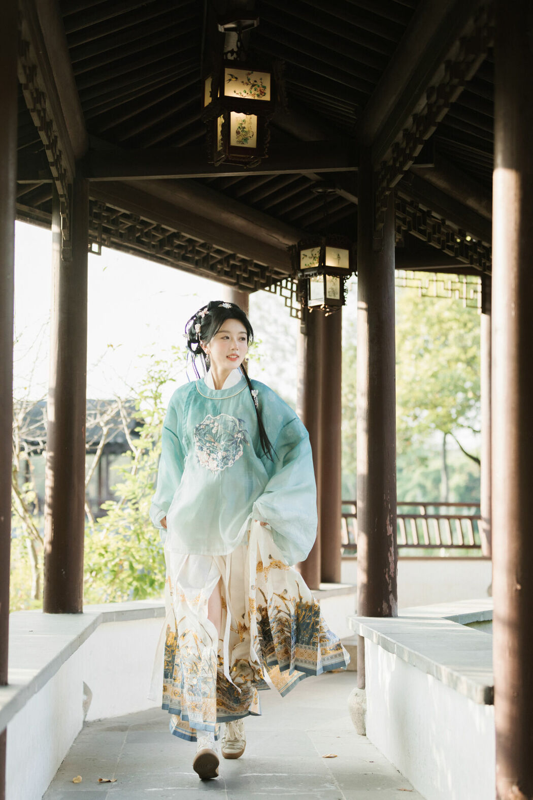 YiTuYu艺图语 Vol.10429 Ao Te You Dian Man (36P)