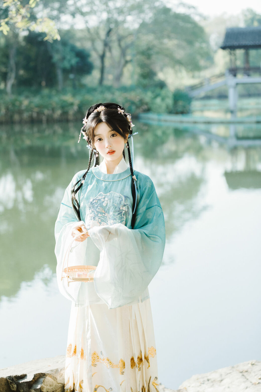 YiTuYu艺图语 Vol.10429 Ao Te You Dian Man (36P)