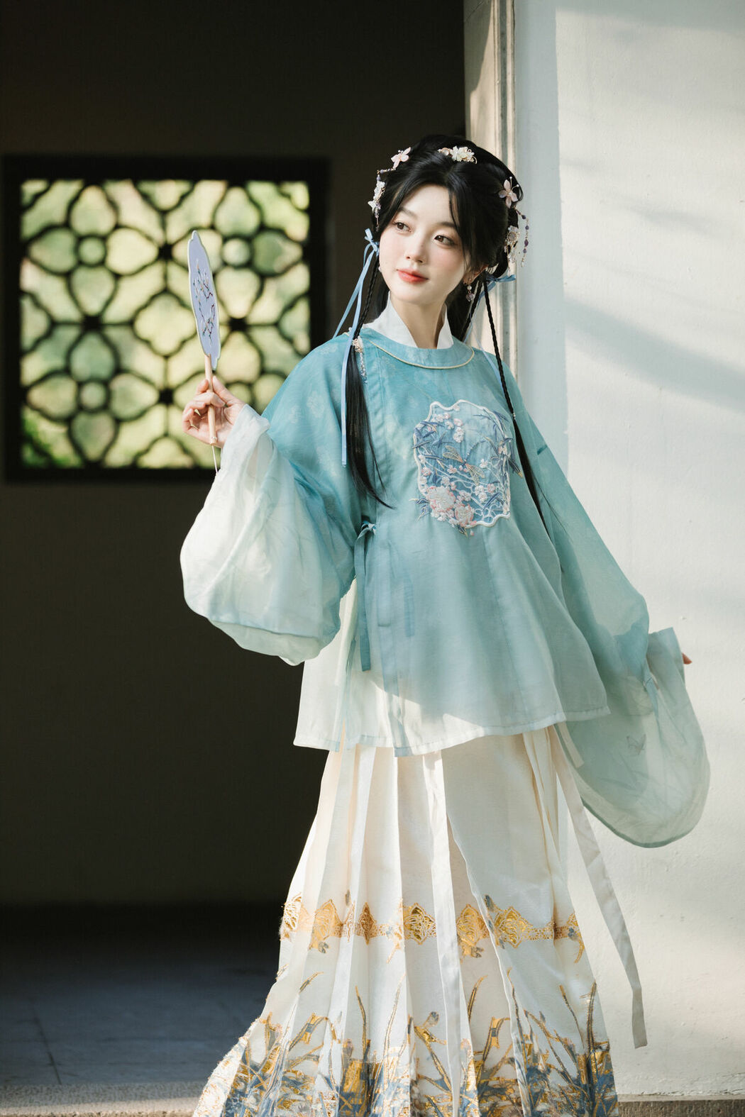 YiTuYu艺图语 Vol.10429 Ao Te You Dian Man (36P)